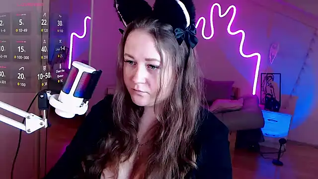 Snapshot of LizzyShine chatting on 14, 9, 2025 LizzyShine online show from 14, 9, 2025