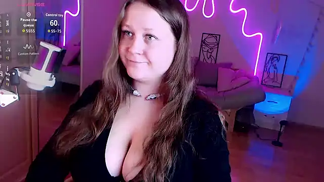 Snapshot of LizzyShine chatting on 17, 9, 2025 LizzyShine online show from 17, 9, 2025