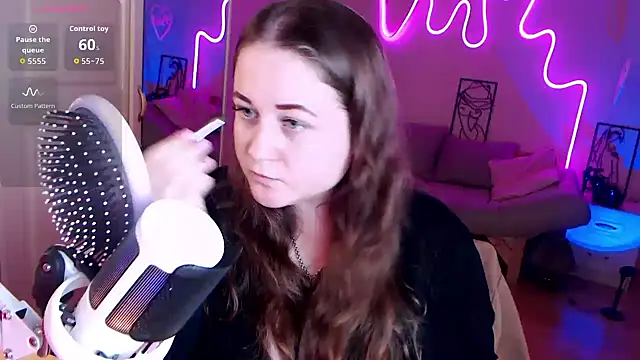 Snapshot of LizzyShine chatting on 21, 9, 2025 LizzyShine online show from 21, 9, 2025