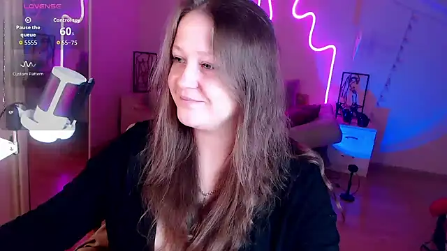 Snapshot of LizzyShine chatting on 28, 9, 2025 LizzyShine online show from 28, 9, 2025