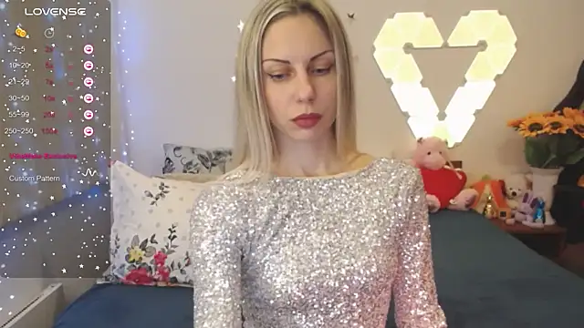 Snapshot of _Loves_ chatting on 7, 12, 2024 Loves online show from 7, 12, 2024