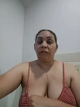 Snapshot of MirandaSoto chatting on 4, 6, 2026 MirandaSoto online show from 4, 6, 2026