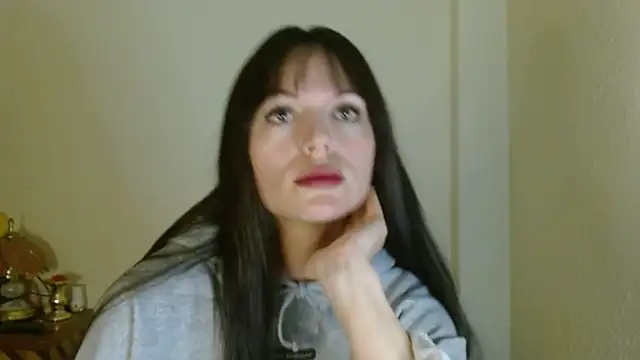 Snapshot of britny_clouds chatting on 28, 11, 2025 britny clouds online show from 28, 11, 2025