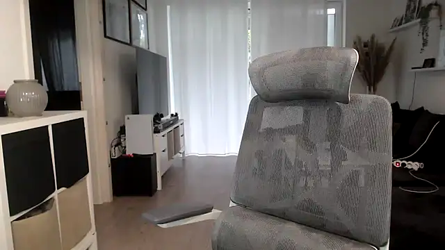 IntiMia online show from 8, 10, 2025