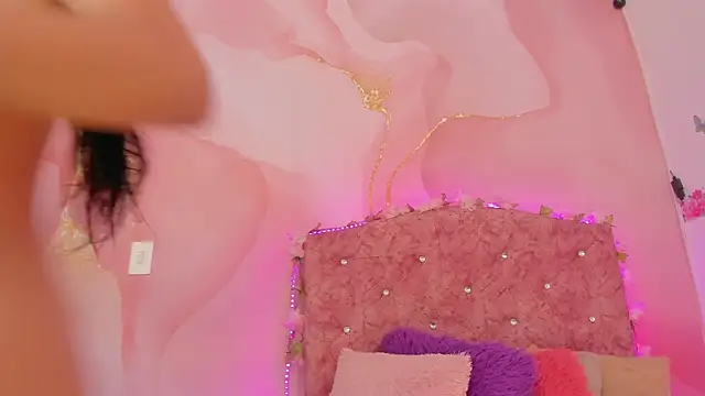 Snapshot of Bella__sweet chatting on 14, 12, 2024 Bella sweet online show from 14, 12, 2024