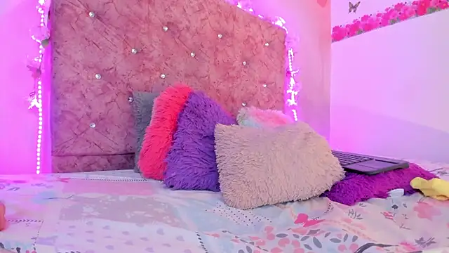 Snapshot of Bella__sweet chatting on 11, 1, 2025 Bella sweet online show from 11, 1, 2025