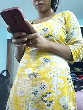 Snapshot of royaldoll-143 chatting on 12, 1, 2025 royaldoll-143 online show from 12, 1, 2025