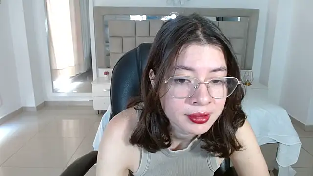 Snapshot of zoecruzz chatting on 9, 10, 2025 zoecruzz online show from 9, 10, 2025