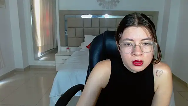 Snapshot of zoecruzz chatting on 8, 11, 2025 zoecruzz online show from 8, 11, 2025