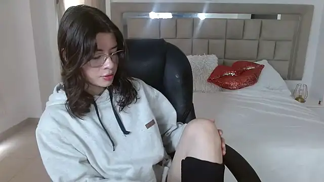 Snapshot of zoecruzz chatting on 17, 11, 2025 zoecruzz online show from 17, 11, 2025