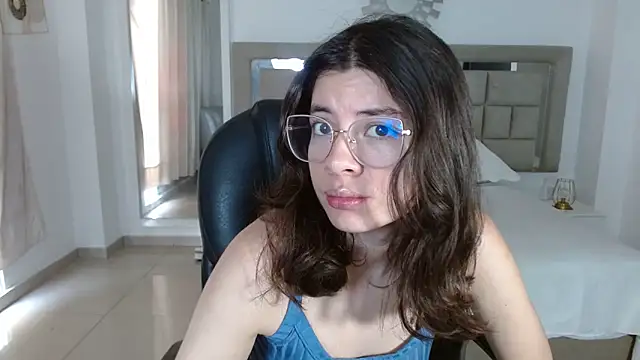 Snapshot of zoecruzz chatting on 14, 12, 2025 zoecruzz online show from 14, 12, 2025