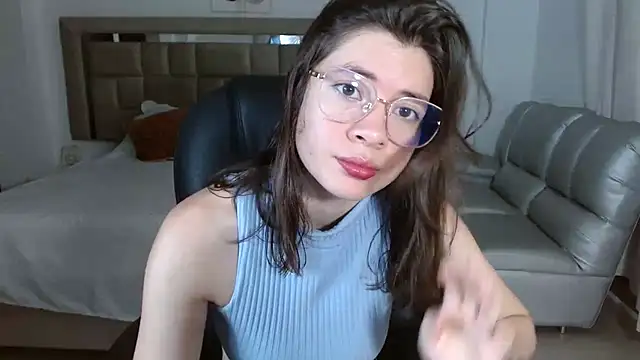 Snapshot of zoecruzz chatting on 20, 12, 2025 zoecruzz online show from 20, 12, 2025