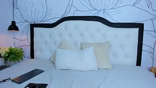 margot smith  online show from 23, 1, 2025