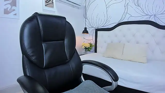 margot smith  online show from 31, 1, 2025