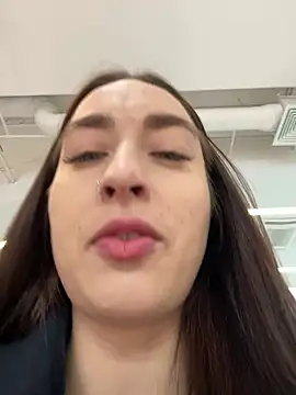 Holly Play online show from 21, 1, 2025