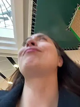 Holly Play online show from 22, 1, 2025