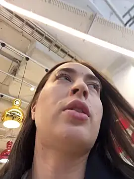 Holly Play online show from 5, 2, 2025