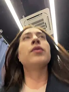 Holly Play online show from 13, 3, 2025