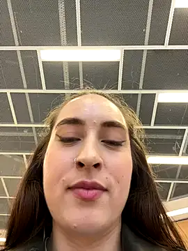 Holly Play online show from 10, 9, 2025