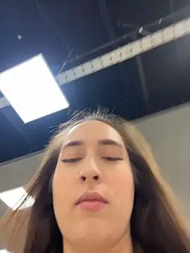 Holly Play online show from 27, 10, 2025