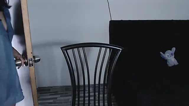 LESLIEBLACK  online show from 19, 2, 2025