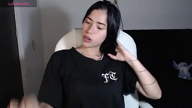 LESLIEBLACK  online show from 21, 2, 2025