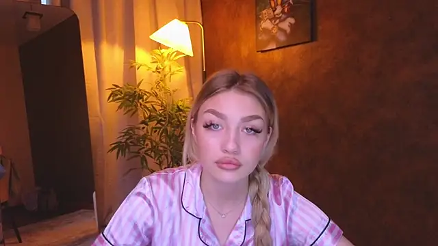 Ella Milla online show from 7, 1, 2025