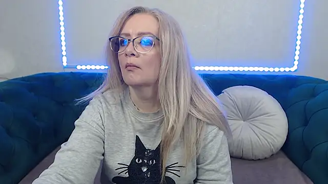 Snapshot of IvanaCharm chatting on 4, 5, 2026 IvanaCharm online show from 4, 5, 2026