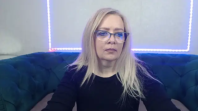 Snapshot of IvanaCharm chatting on 8, 5, 2026 IvanaCharm online show from 8, 5, 2026