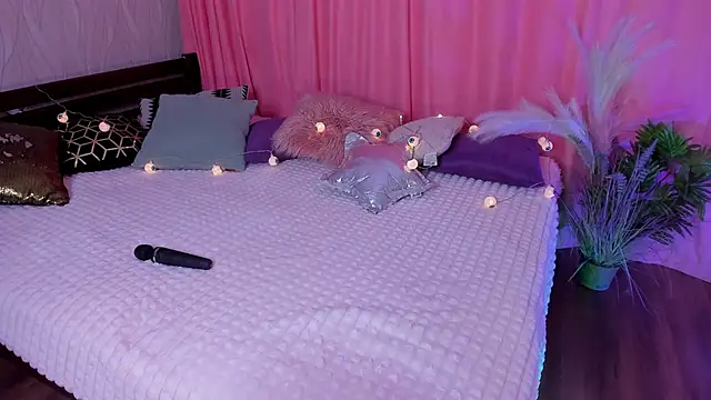 Miss Elia online show from 17, 12, 2024