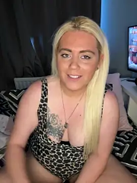 Blondiee3088 online show from 17, 11, 2025