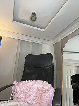 nicollefiorett online show from 10, 3, 2026