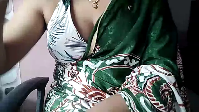 Snapshot of karishma chatting on 28, 2, 2025 karishma online show from 28, 2, 2025