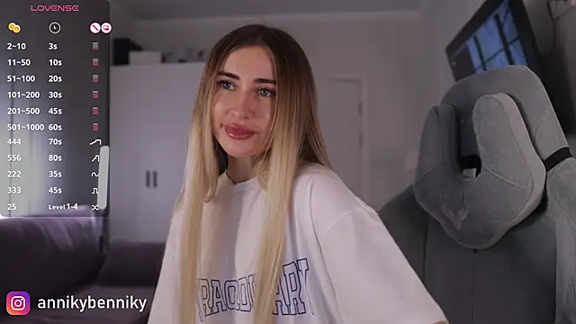 Coconutkittyy online show from 26, 12, 2024