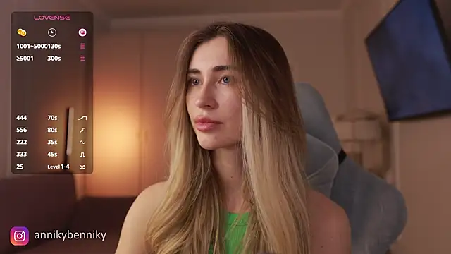 Coconutkittyy online show from 22, 3, 2025