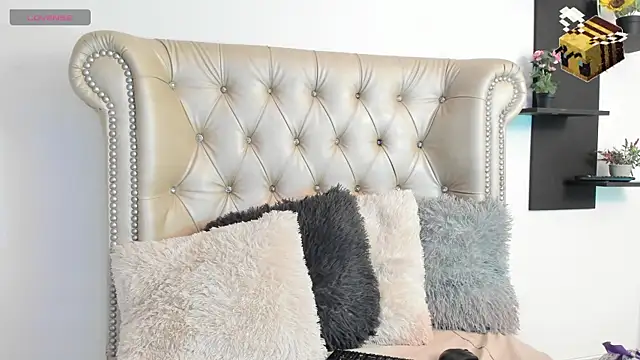 AlexaFoxy18 online show from 14, 2, 2025