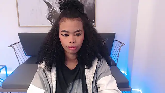 Shenna brunette  online show from 18, 12, 2024