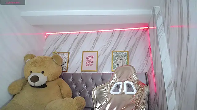 Laia angel b online show from 6, 2, 2025