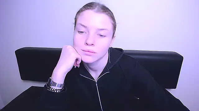 Snapshot of MissOliviaa_ chatting on 4, 2, 2025 MissOliviaa online show from 4, 2, 2025