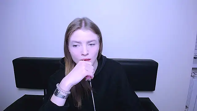 Snapshot of MissOliviaa_ chatting on 18, 2, 2025 MissOliviaa online show from 18, 2, 2025