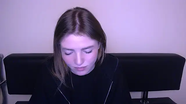 Snapshot of MissOliviaa_ chatting on 19, 2, 2025 MissOliviaa online show from 19, 2, 2025