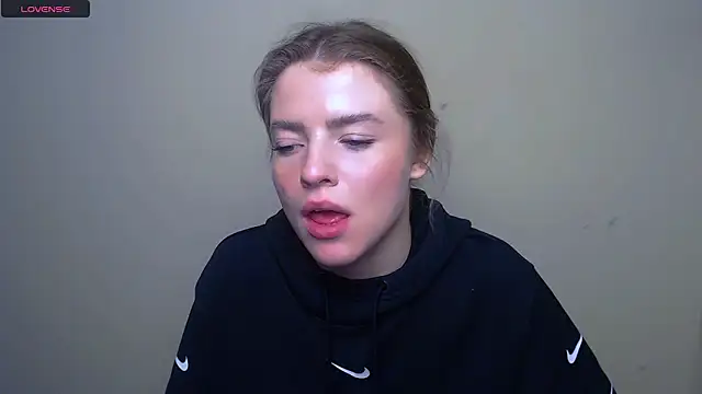 Snapshot of MissOliviaa_ chatting on 26, 2, 2025 MissOliviaa online show from 26, 2, 2025