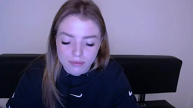 Snapshot of MissOliviaa_ chatting on 6, 3, 2025 MissOliviaa online show from 6, 3, 2025