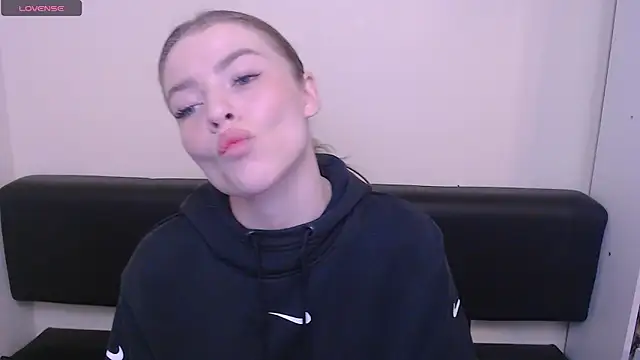 Snapshot of MissOliviaa_ chatting on 7, 3, 2025 MissOliviaa online show from 7, 3, 2025