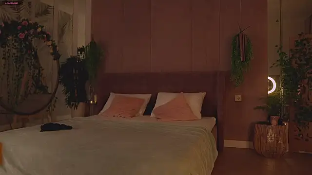 Smiley Mia online show from 11, 11, 2025