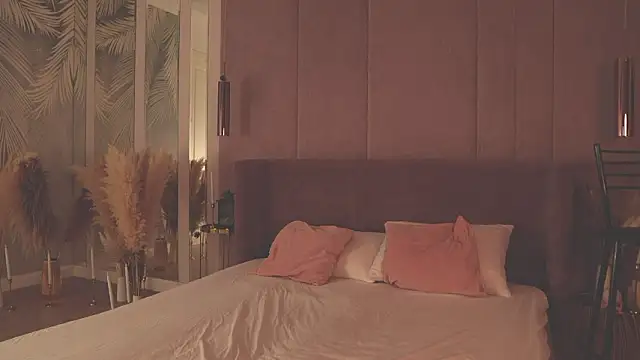 Smiley Mia online show from 4, 2, 2026