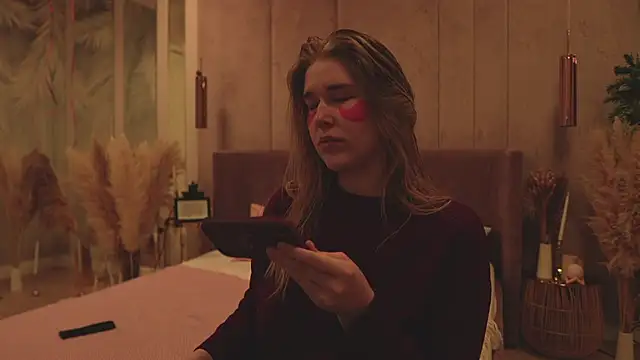 Smiley Mia online show from 4, 3, 2026