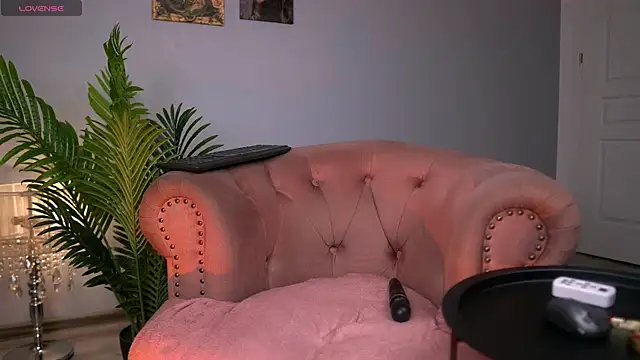 SerenaGrantt online show from 25, 10, 2025