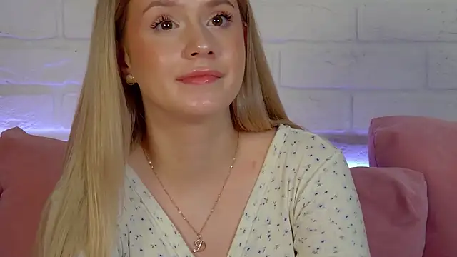 MilanaBalmain online show from 15, 4, 2026