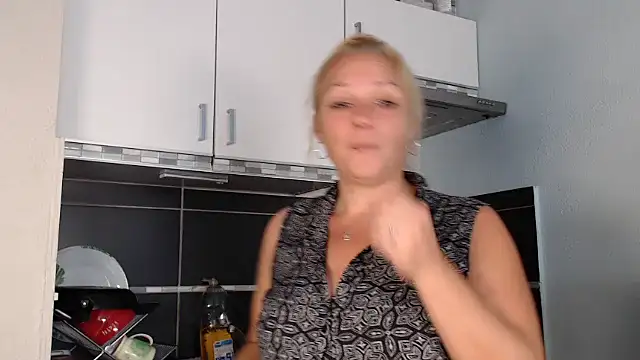 Doucelouve9 online show from 24, 9, 2025